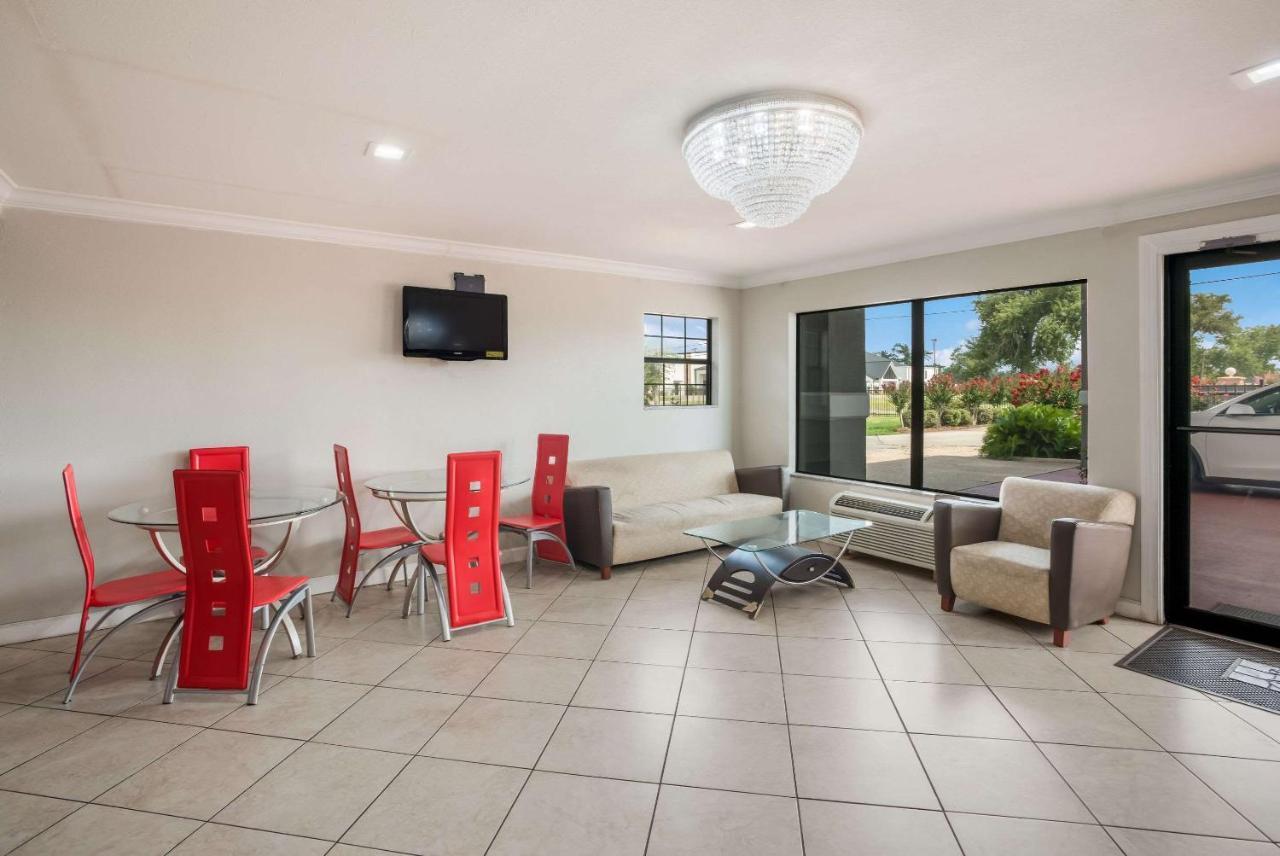 Econo Lodge Lake Charles University Area Εξωτερικό φωτογραφία