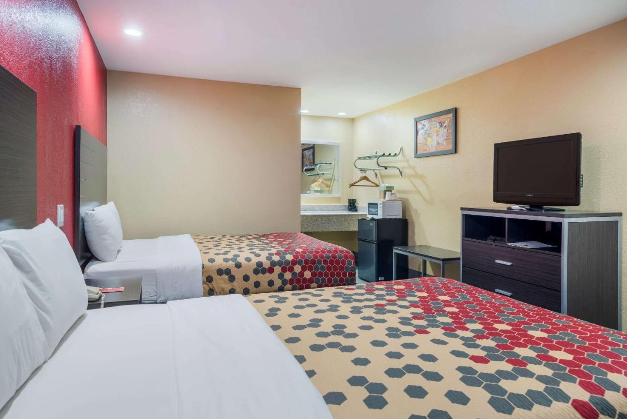 Econo Lodge Lake Charles University Area Εξωτερικό φωτογραφία